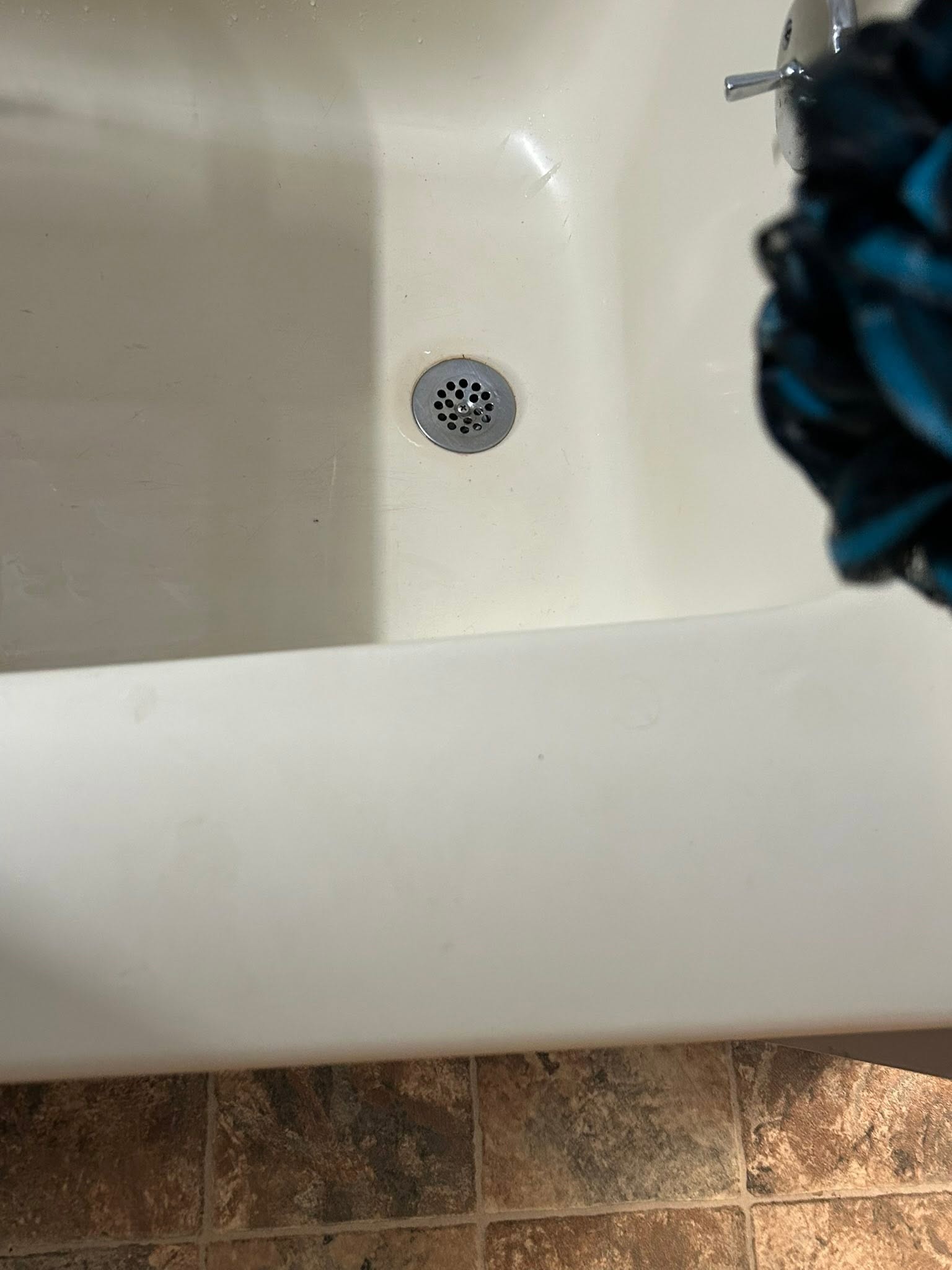 The same tub after a GC scrub, wiped clean around the drain